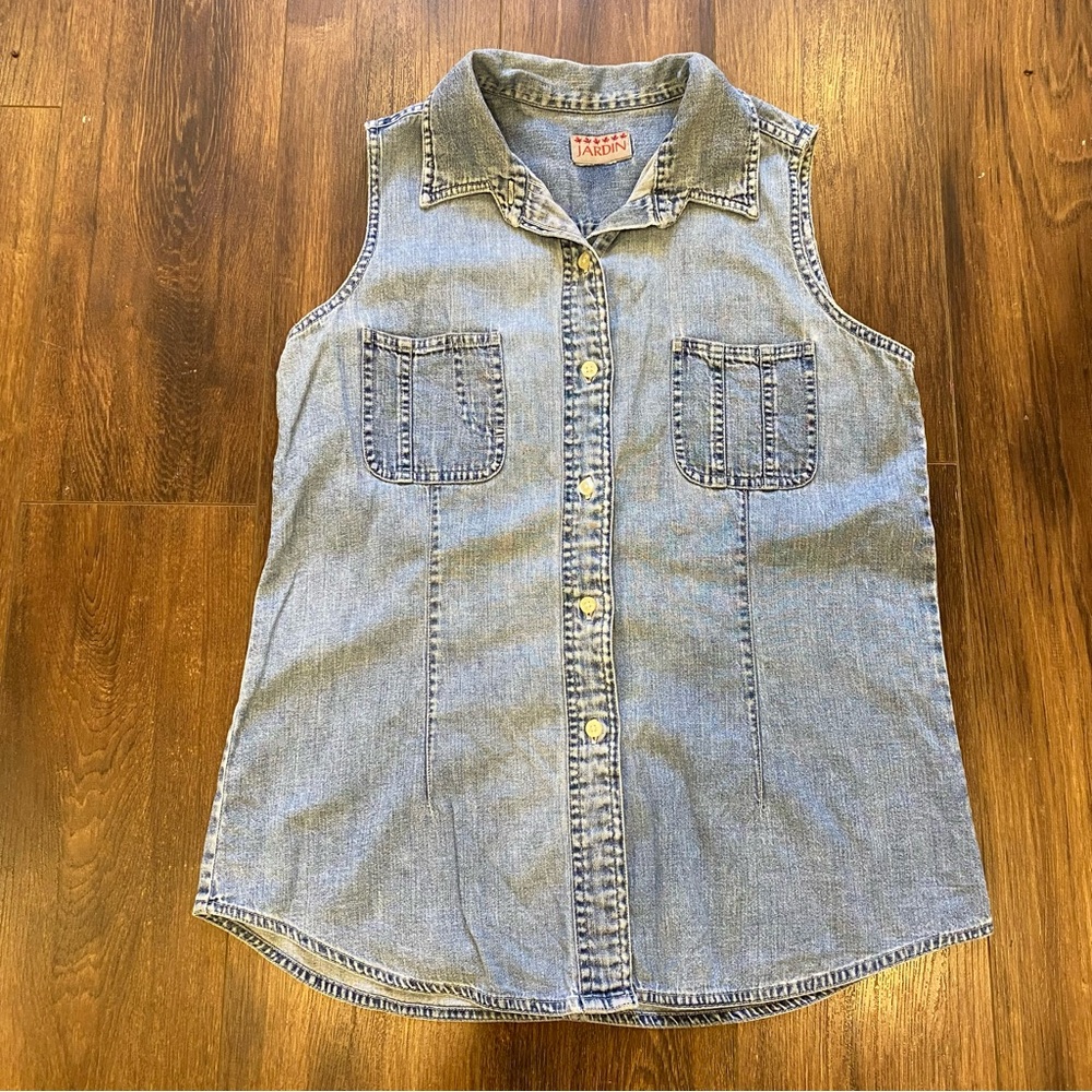 Sleeveless Chambray button down collared shirt size medium denim